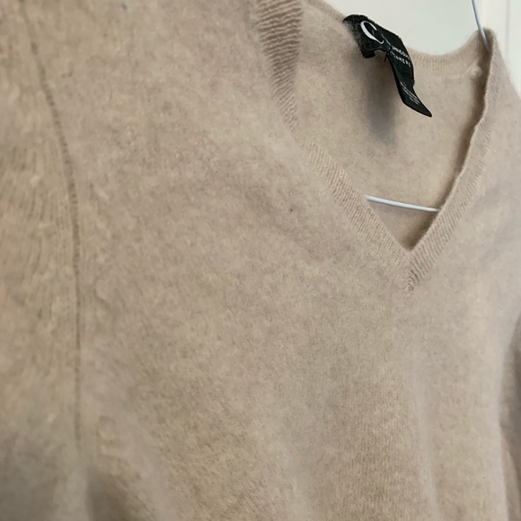 Bloomingdale’s Cashmere Sweater - Picture 2 of 3